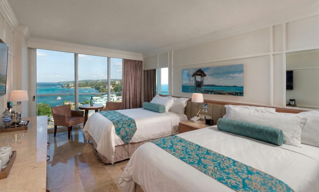 Oceanview Luxury Bedroom with Twin Beds